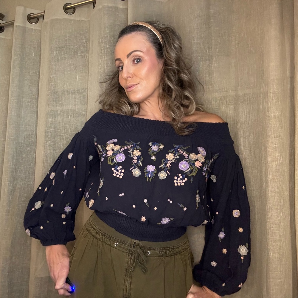 Floral Embroidered Top - Picture 5 of 6